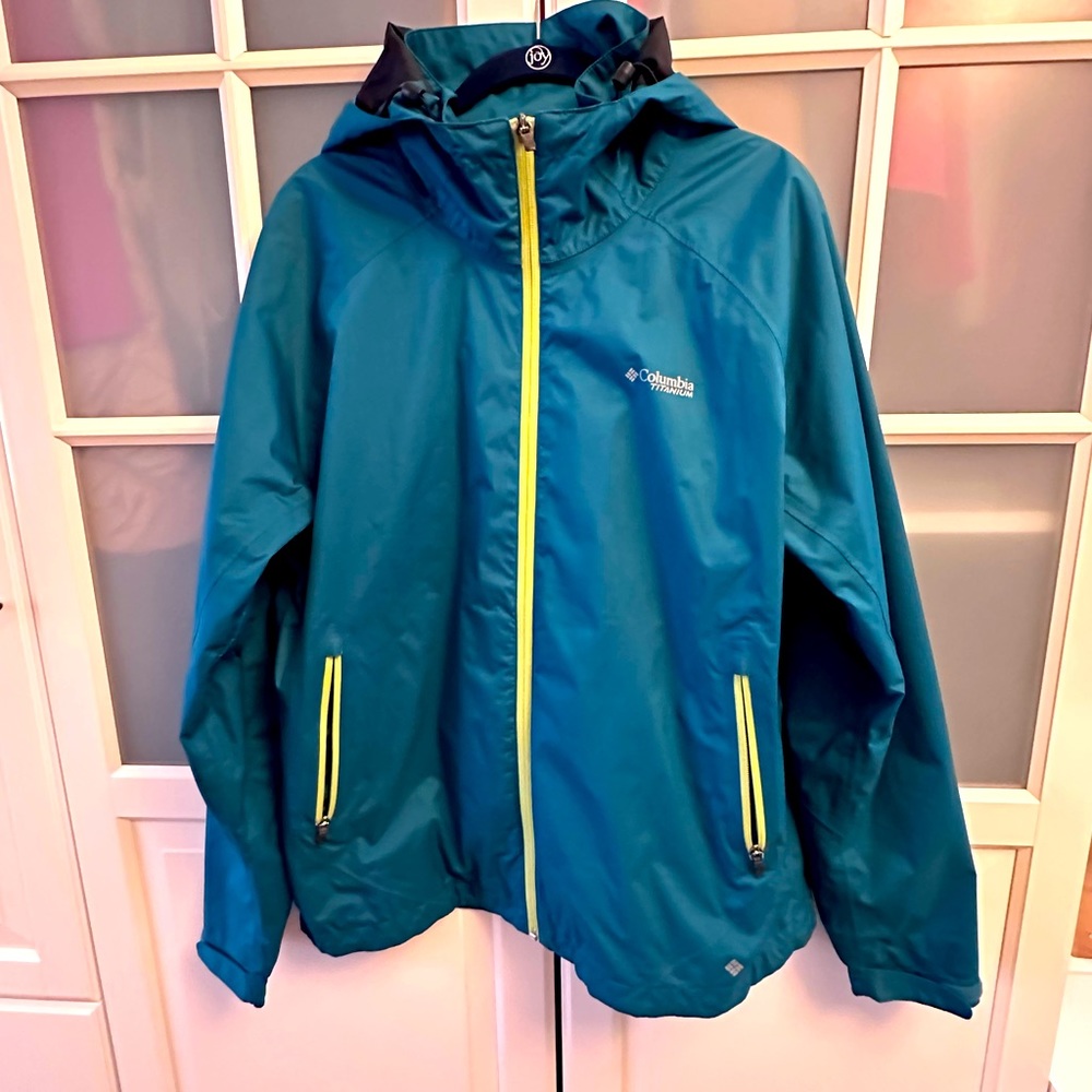Waterproof Rain Jacket - Columbia Titanium Omni-Tech Women’s - XL - Like New